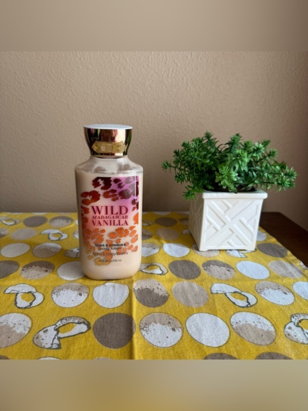 Bath & Bodyworks Wild Vanilla Madagascar body lotion
